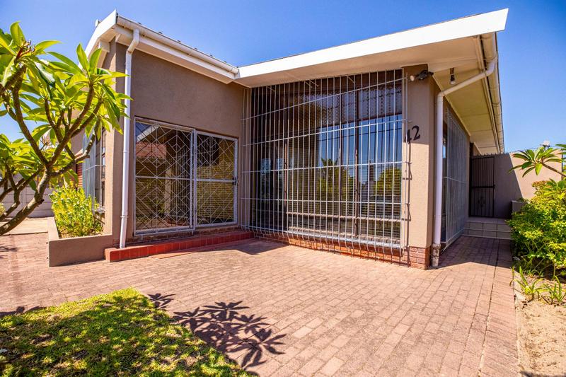 4 Bedroom Property for Sale in Peerless Park North Western Cape